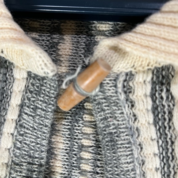 Vintage size sm Kmart sweater bell sleeves pockets grey white wood buttons - Picture 6 of 6